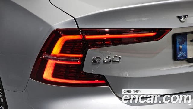Volvo S60 2022 — Şəkil 22/32