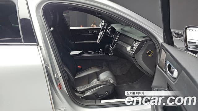Volvo S60 2022 — Şəkil 29/32