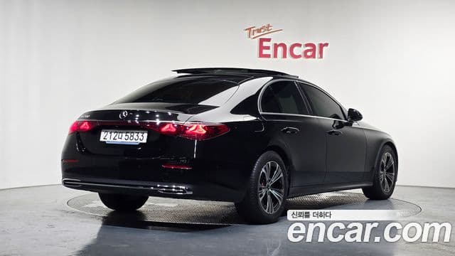 Mercedes-Benz E-Class 2025 — Фото 2/20