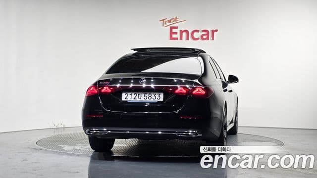 Mercedes-Benz E-Class 2025 — Фото 4/20