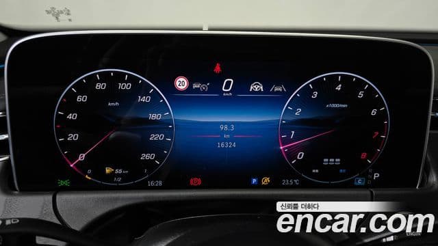 Mercedes-Benz E-Class 2025 — Фото 8/20