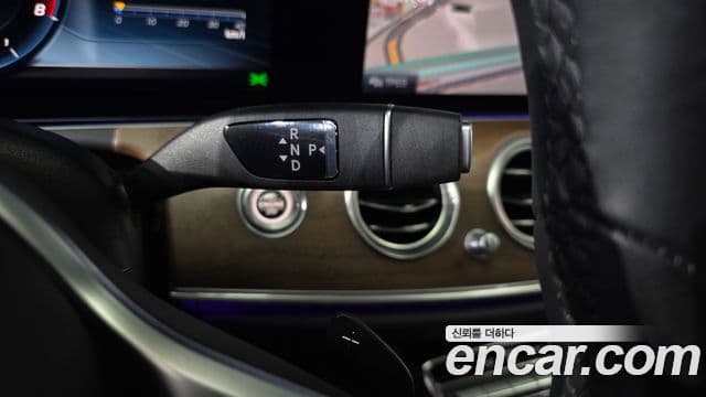 Mercedes-Benz E-Class 2018 — Şəkil 9/20