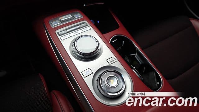 Genesis GV70 2021 — ფოტო 9/20