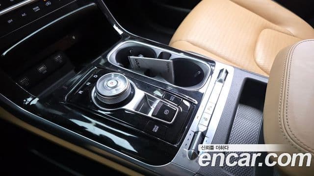 Kia Carnival 2021 — фото 9 из 20