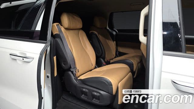 Kia Carnival 2021 — фото 12 из 20