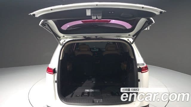 Kia Carnival 2021 — фото 20 из 20