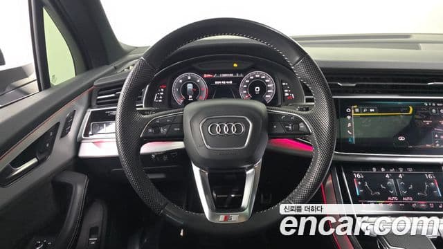 Audi Q7 2020 — ფოტო 13/20