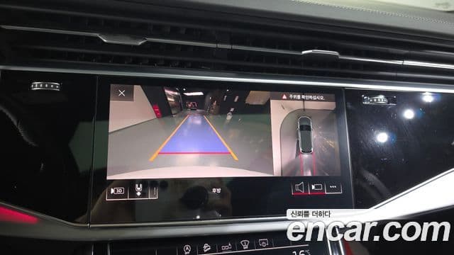 Audi Q7 2020 — ფოტო 15/20