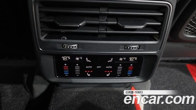 Audi Q7 2020 — ფოტო 18/20