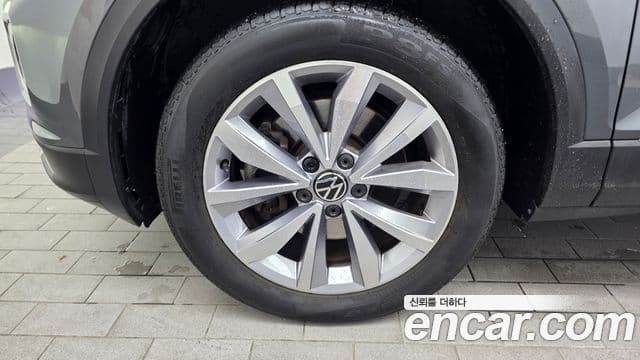 Volkswagen T-Roc 2021 — ფოტო 5/20