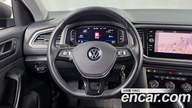Volkswagen T-Roc 2021 — ფოტო 13/20