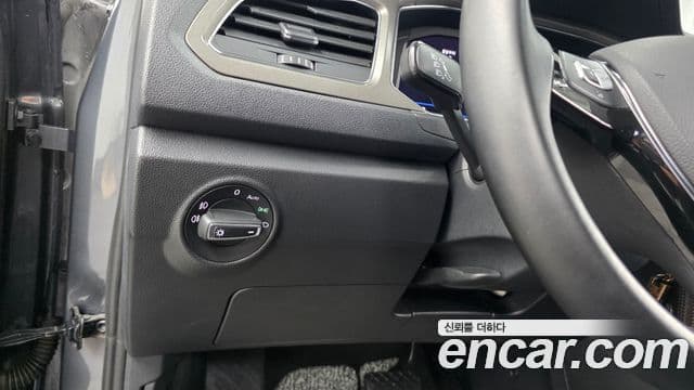 Volkswagen T-Roc 2021 — ფოტო 16/20