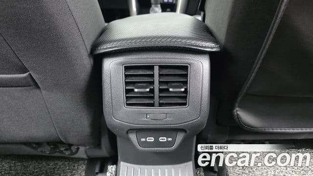 Volkswagen T-Roc 2021 — ფოტო 18/20