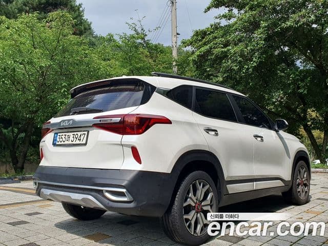 Kia Seltos 2021 — ფოტო 2/10