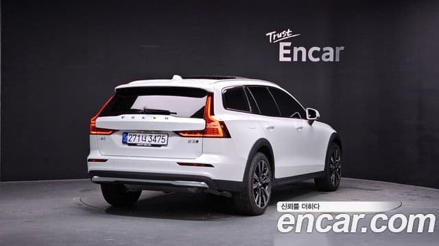 Volvo V60 Cross Country 2025 — ფოტო 2/20