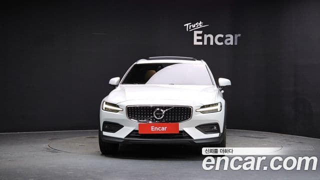 Volvo V60 Cross Country 2025 — ფოტო 3/20
