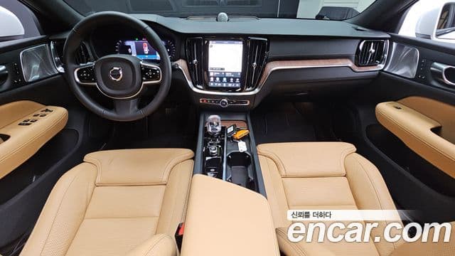Volvo V60 Cross Country 2025 — ფოტო 7/20