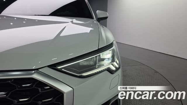 Audi Q3 2022 — ფოტო 25/33