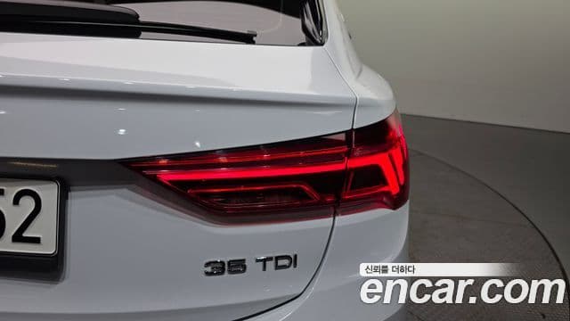 Audi Q3 2022 — ფოტო 32/33
