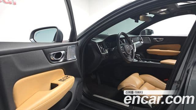 Volvo V60 Cross Country 2019 — Şəkil 10/20
