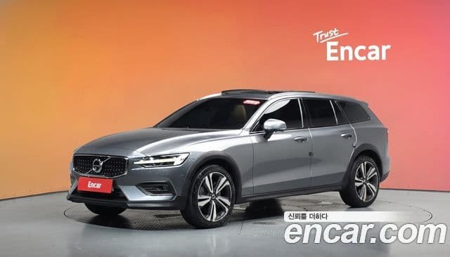 Volvo V60 Cross Country 2019 — Şəkil 1/20