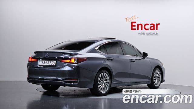 Lexus ES300h 2021 — ფოტო 2/20