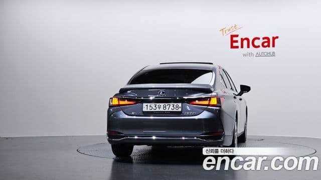 Lexus ES300h 2021 — ფოტო 4/20