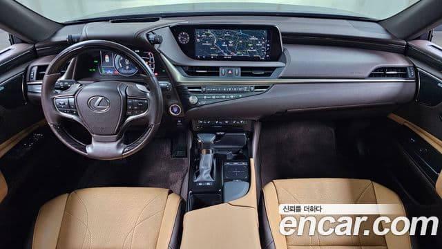 Lexus ES300h 2021 — ფოტო 7/20