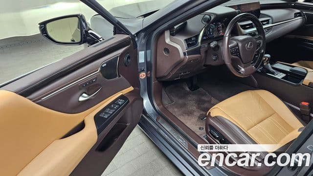 Lexus ES300h 2021 — ფოტო 10/20