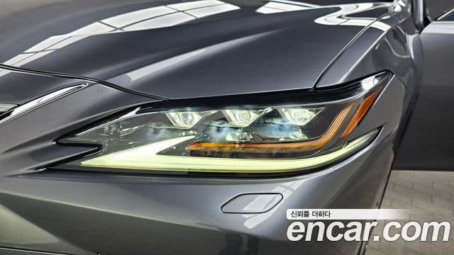 Lexus ES300h 2021 — Photo 25/33