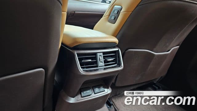 Lexus ES300h 2021 — Photo 29/33