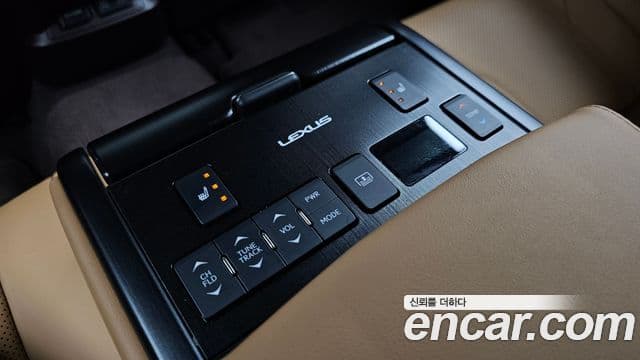Lexus ES300h 2021 — Photo 17/33