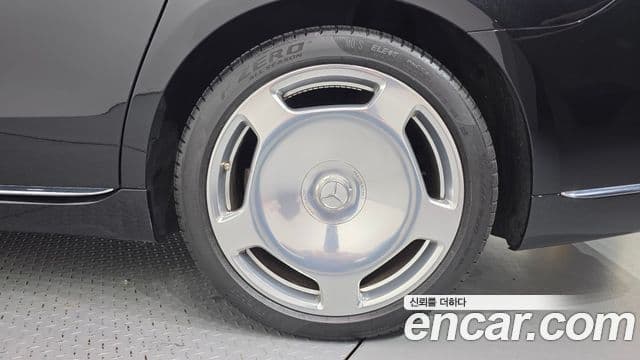 Mercedes-Benz S-Class 2024 — Photo 11/37