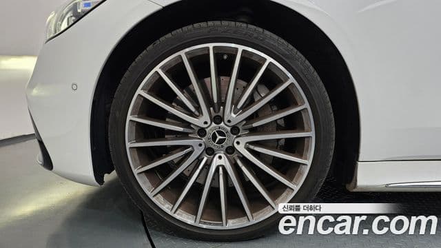 Mercedes-Benz S-Class 2024 — Photo 13/39