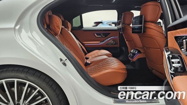Mercedes-Benz S-Class 2024 — Photo 3/39