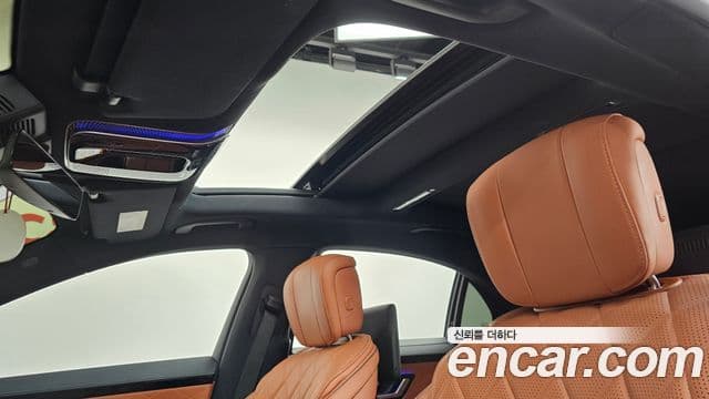 Mercedes-Benz S-Class 2024 — Photo 35/39