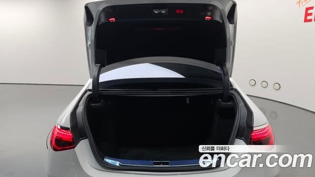Mercedes-Benz S-Class 2024 — Photo 23/39