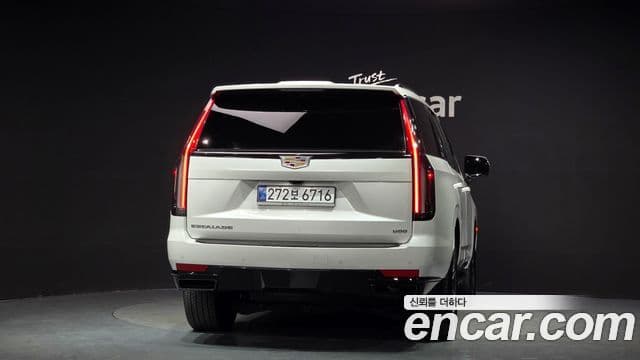 Cadillac Escalade 2023 — Photo 30/36
