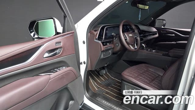 Cadillac Escalade 2023 — Photo 35/36