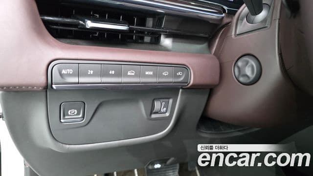 Cadillac Escalade 2023 — Photo 2/36