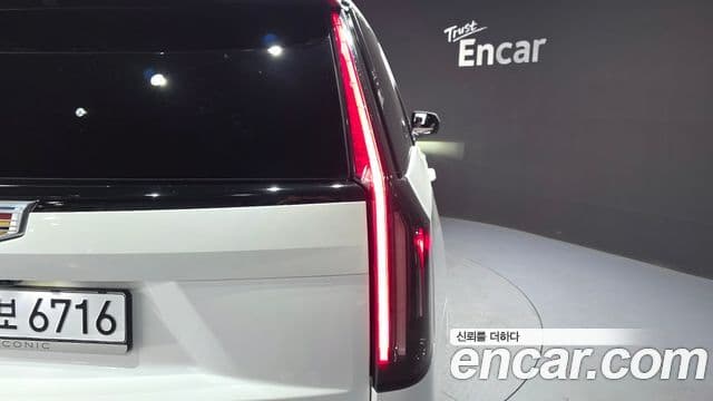 Cadillac Escalade 2023 — Photo 9/36