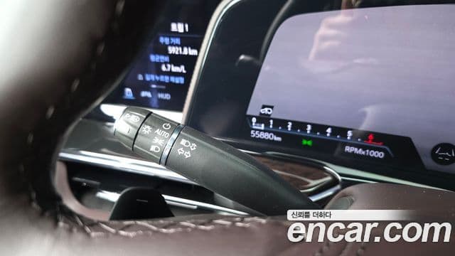 Cadillac Escalade 2023 — Photo 28/36