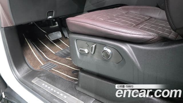 Cadillac Escalade 2023 — Photo 29/36