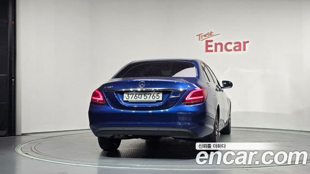 Mercedes-Benz C-Class 2019 — ფოტო 20/32