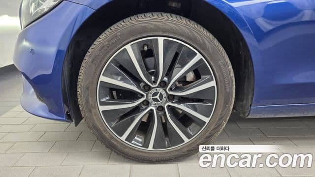 Mercedes-Benz C-Class 2019 — ფოტო 21/32