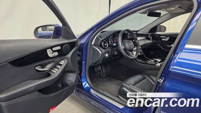Mercedes-Benz C-Class 2019 — ფოტო 1/32