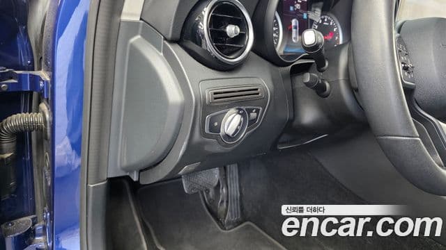 Mercedes-Benz C-Class 2019 — ფოტო 28/32