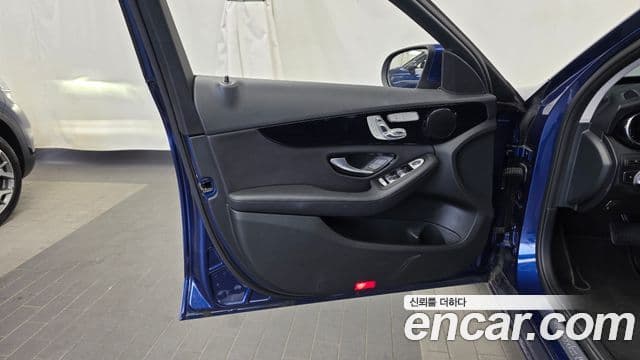 Mercedes-Benz C-Class 2019 — ფოტო 11/32