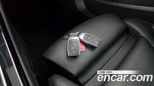 Mercedes-Benz C-Class 2019 — ფოტო 17/32