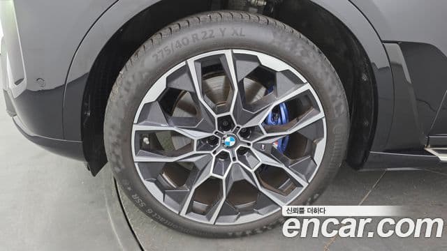 BMW X7 2023 — ფოტო 19/20